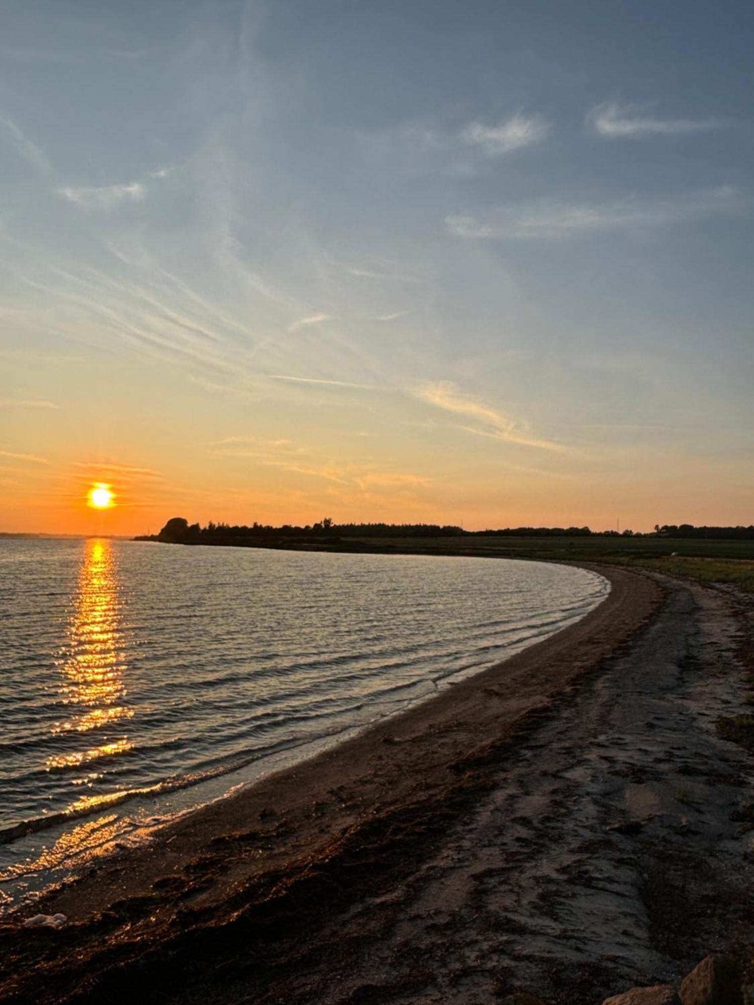 Nedlagt Gard I Naturen Med Ro Og Fred Og Samtidig Taet Pa Strand Og Fiskeri Og Indkobsmuligheder Nordborg Luaran gambar
